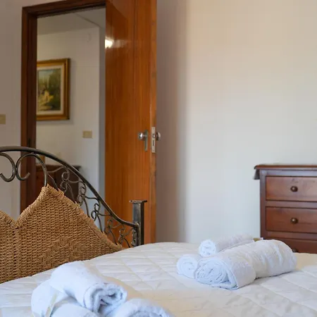 5 Apartment La Caletta